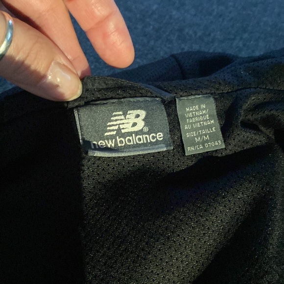 New balance wind breaker jacket 🖤 - Picture 5 of 5
